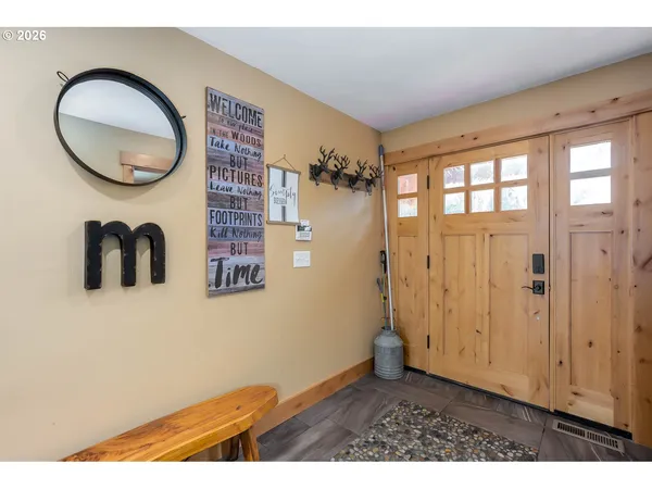 $1,100,000 | 124323 Teatable Court, Crescent Lake, OR 97733