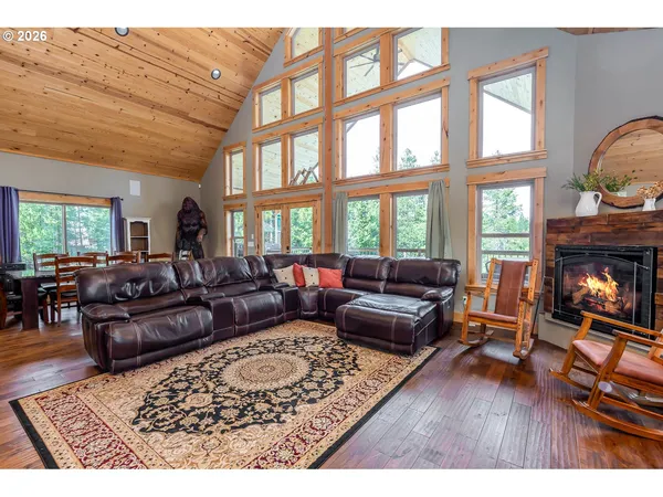 $1,100,000 | 124323 Teatable Court, Crescent Lake, OR 97733