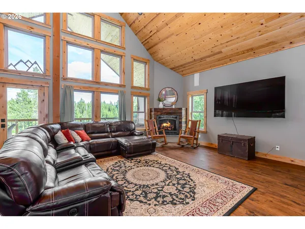 $1,100,000 | 124323 Teatable Court, Crescent Lake, OR 97733