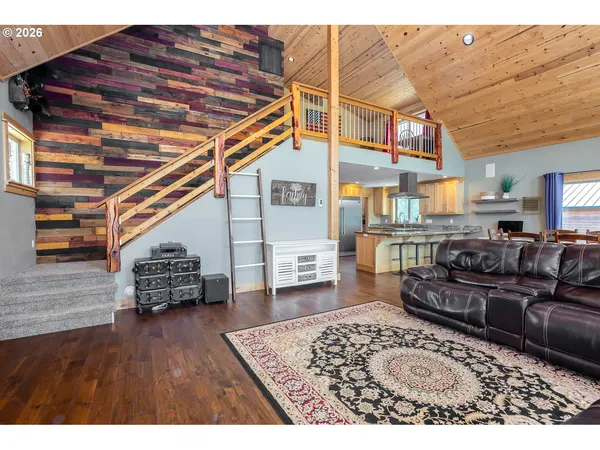 $1,100,000 | 124323 Teatable Court, Crescent Lake, OR 97733