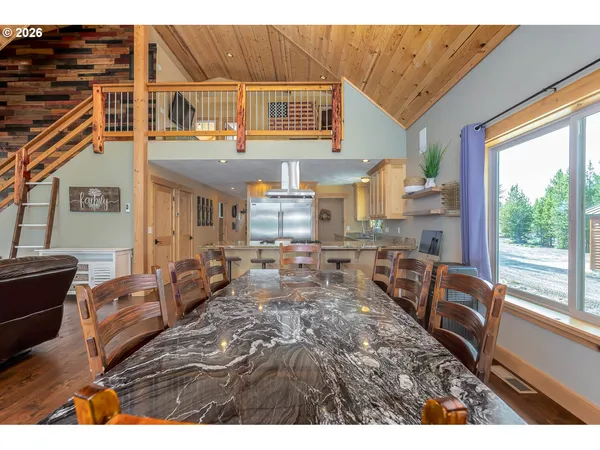 $1,100,000 | 124323 Teatable Court, Crescent Lake, OR 97733