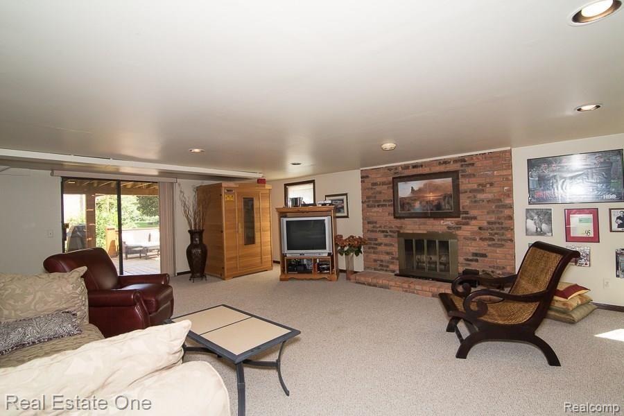 471 Lake Forest Road Rochester, MI 48309 - Photo 32 of 41 _OL_2316_Lake_Forest_W051.jpg