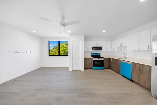 $2,100 | 20 Northeast 19th Avenue, Unit 201, Pompano Beach, FL 33060