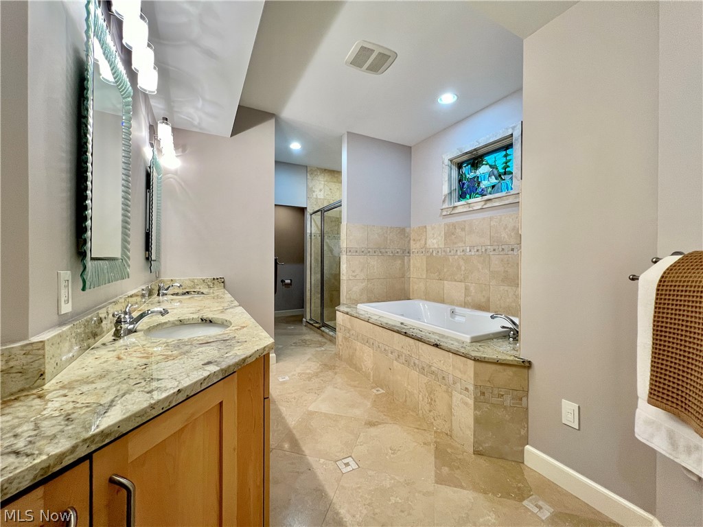 12666 Mayfield Road Cleveland Heights, OH 44106 - Photo 29 of 50 Large, well-appointed Primary Bath