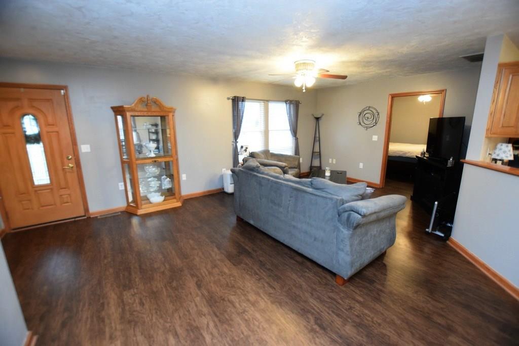 118 East Central Way Pendleton, IN 46064 - Photo 7 of 33