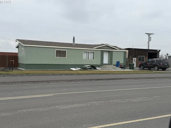 $675,000 | 1250 East Airport Road, Hermiston, OR 97838