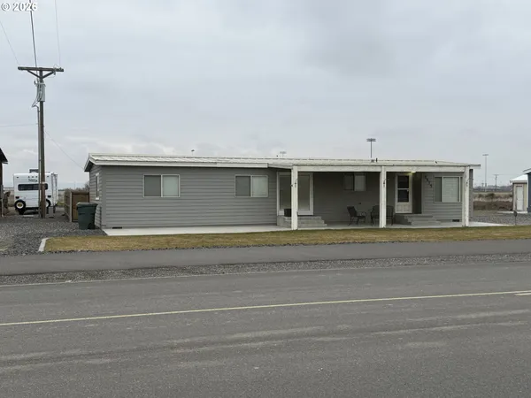 $675,000 | 1250 East Airport Road, Hermiston, OR 97838