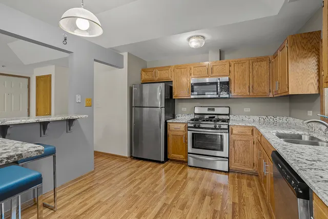 $325,000 | 12755 St Andrews Court, Unit 302, Lemont, IL 60439