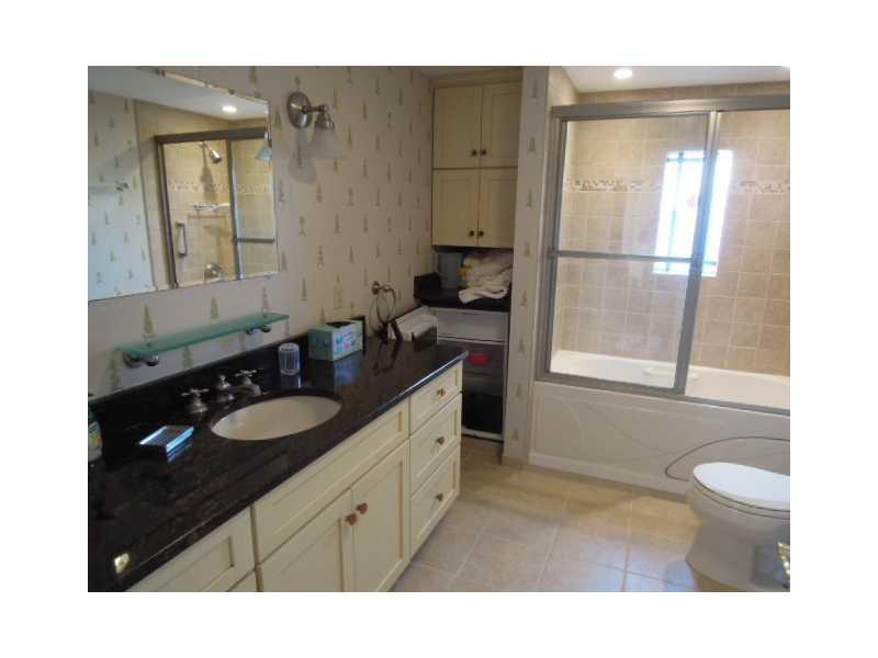 209 Sea Road Kennebunk, ME 04043 - Photo 20 of 35 Master Bath/Spa.