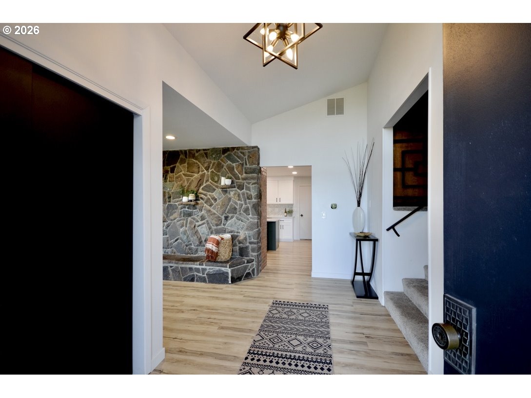 10854 Summit Loop Road Southeast Turner, OR 97392 - Photo 4 of 35 a view of living room with furniture
