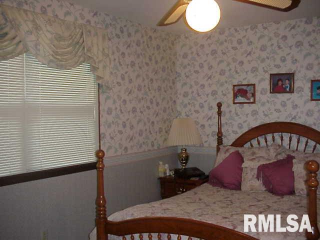 3827 Greenfield Road Quincy, IL 62305 - Photo 3 of 5 Gallery Image 3