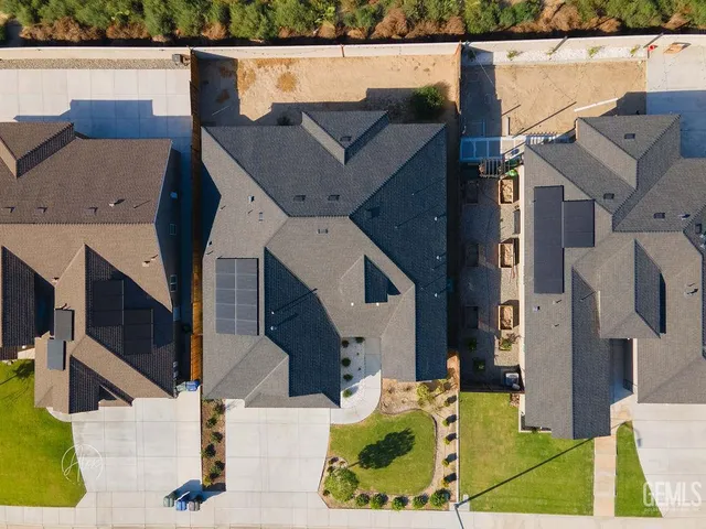 a view of the house with a outdoor space