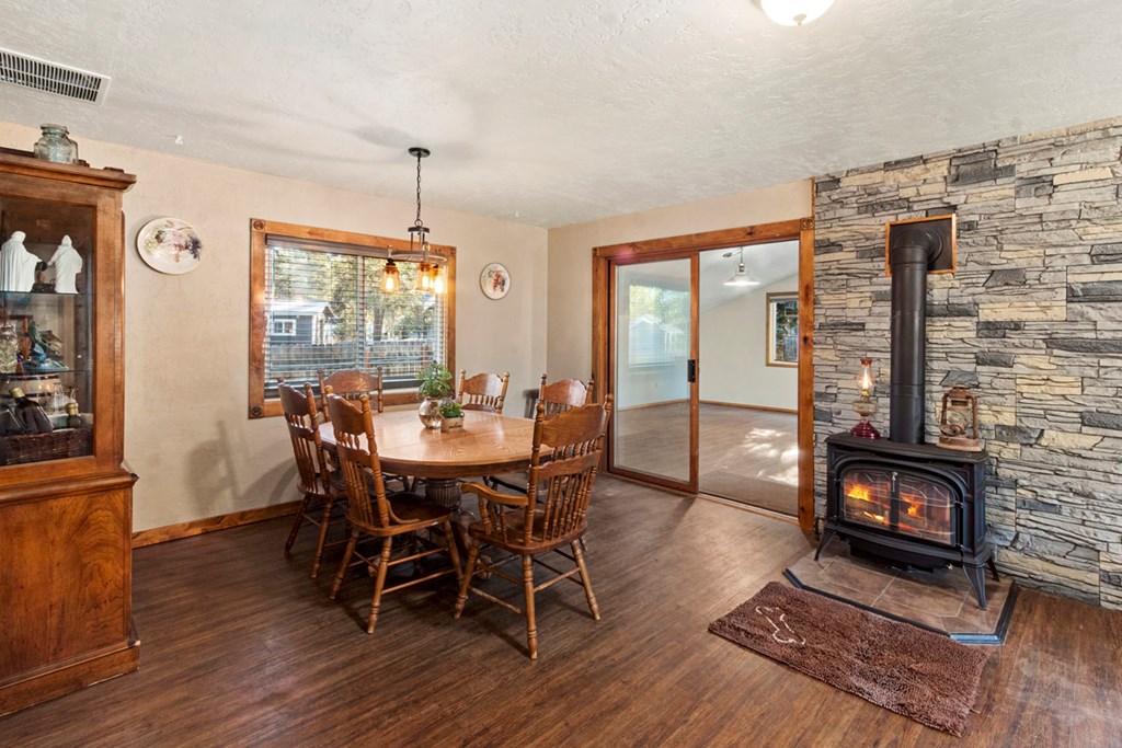 31 Miners Court Cascade, ID 83611 - Photo 12 of 36 Dining Area