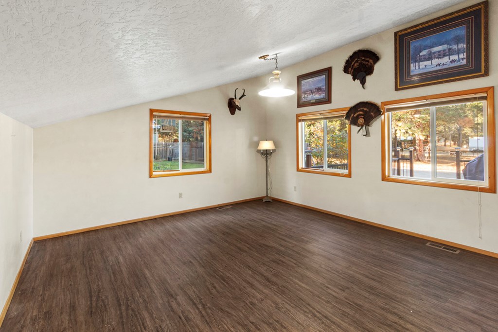 31 Miners Court Cascade, ID 83611 - Photo 13 of 36 Large Family Room