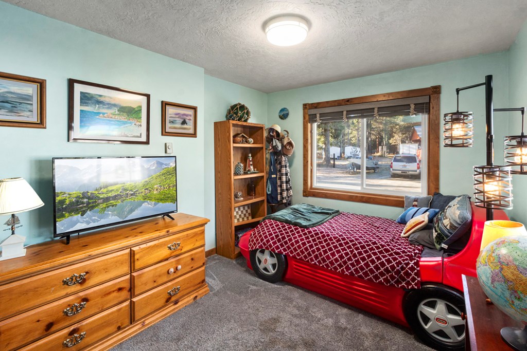 31 Miners Court Cascade, ID 83611 - Photo 14 of 36 Main Floor Bedroom #1