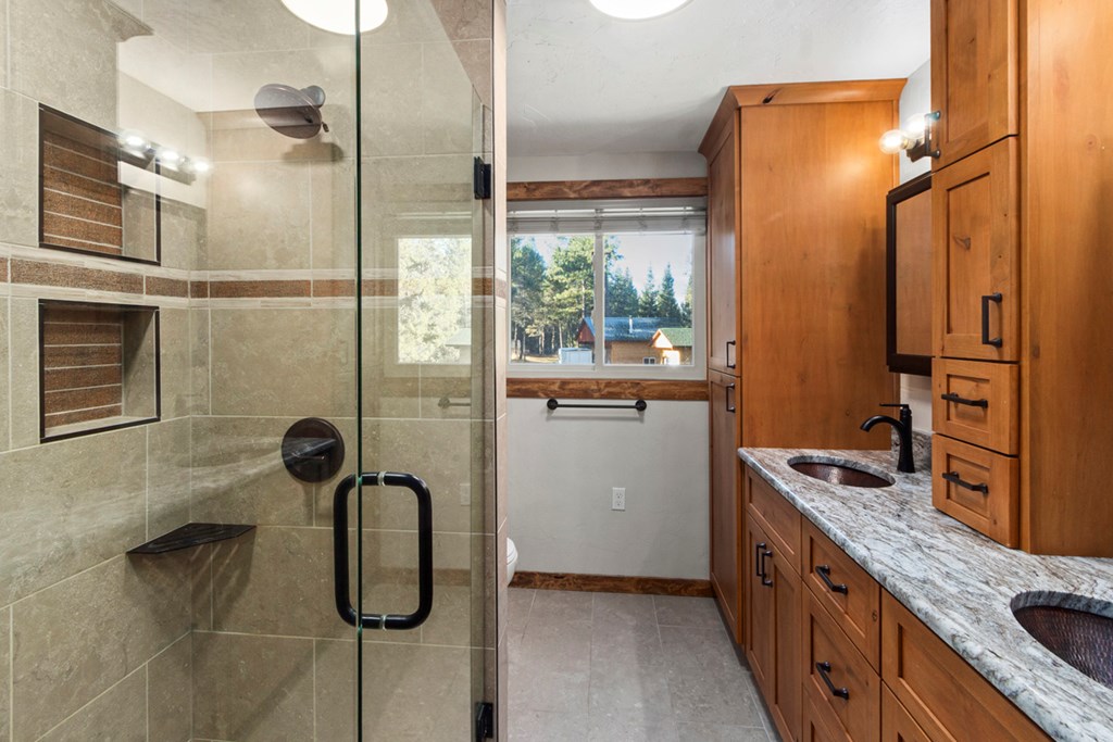 31 Miners Court Cascade, ID 83611 - Photo 22 of 36 Upstairs 3/4 Bath