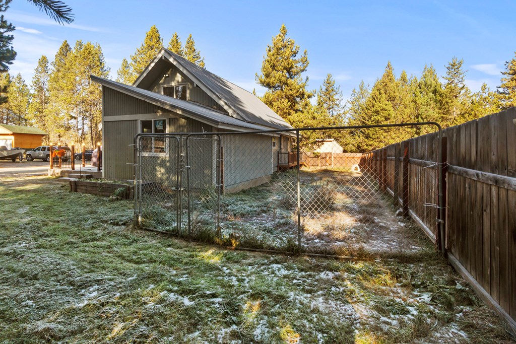 31 Miners Court Cascade, ID 83611 - Photo 27 of 36 Large Fenced Area for Dogs