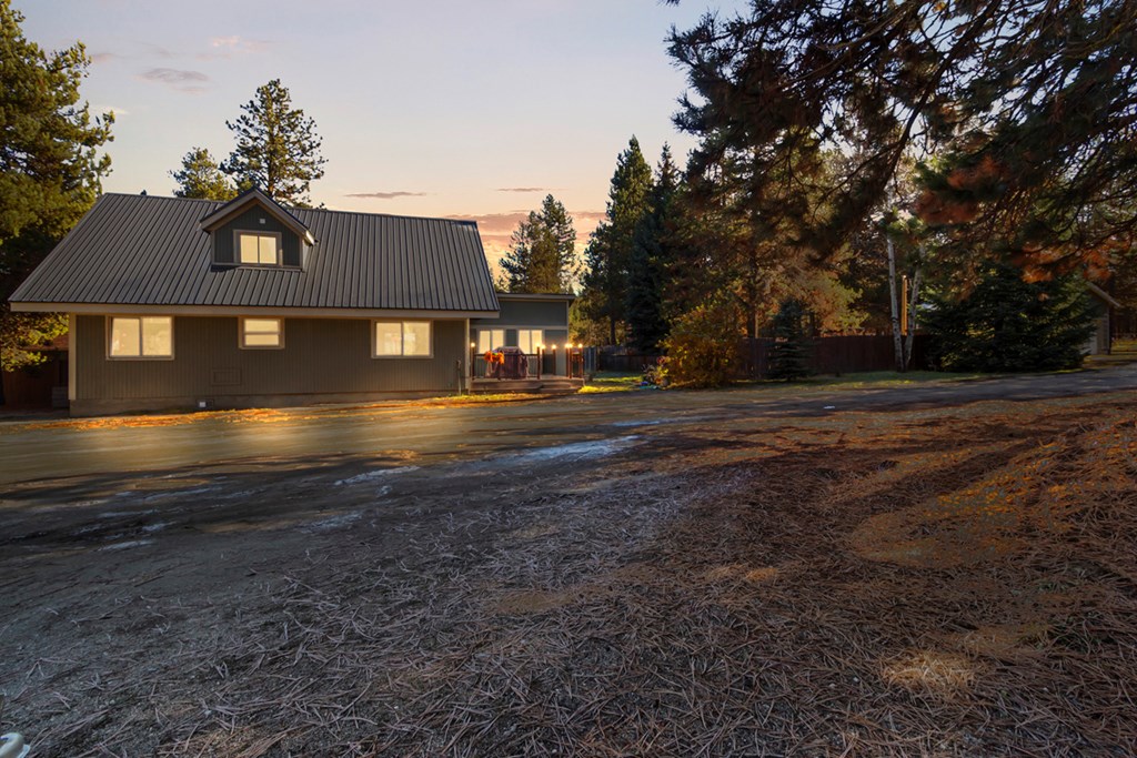 31 Miners Court Cascade, ID 83611 - Photo 29 of 36 Quiet Evening at Home