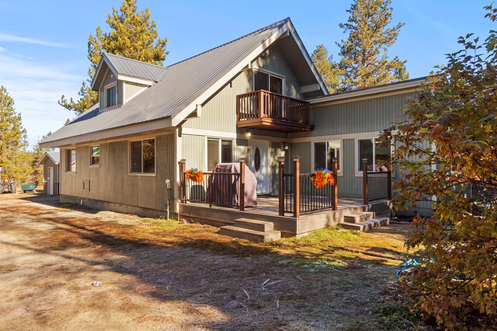 31 Miners Court Cascade, ID 83611 - Photo 4 of 36 Great Deck For BBQ's