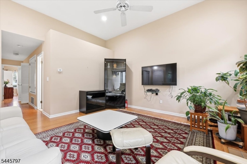 246 Long Meadow Road Bedminster, NJ 07921 - Photo 11 of 36