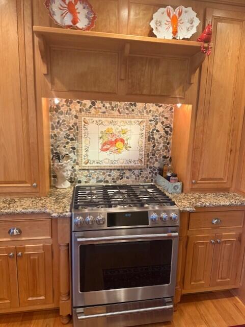 59 Beach Avenue Kennebunk, ME 04043 - Photo 21 of 78 Lobste tile over stove