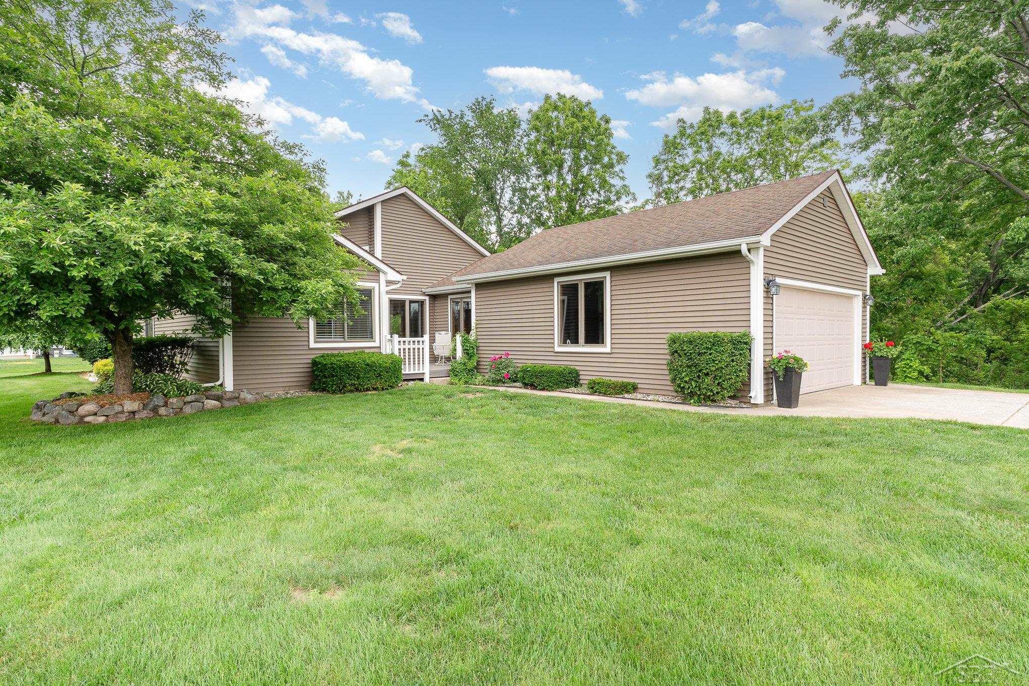 9930 North River Road Freeland, MI 48623 - Photo 1 of 43