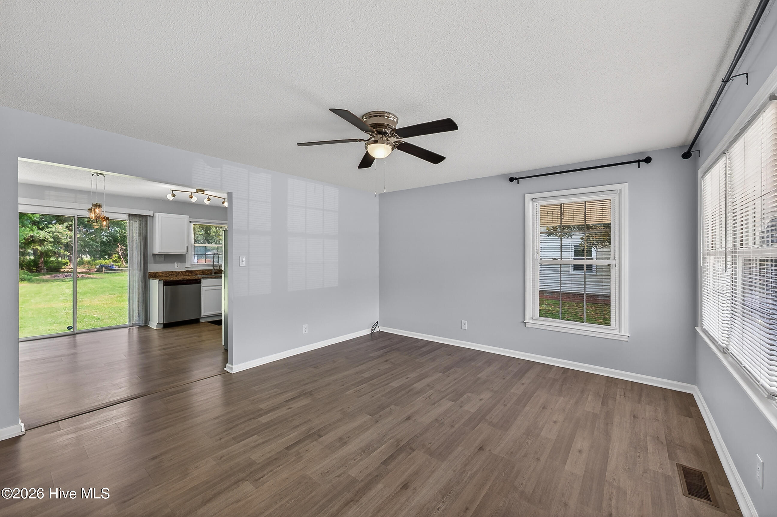 2527 Country Club Road Jacksonville, NC 28546 - Photo 4 of 24