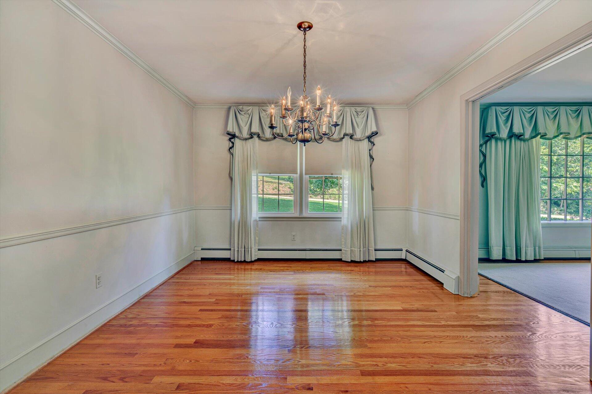 5521 McVitty Road Roanoke, VA 24018 - Photo 11 of 49 11-100120210006