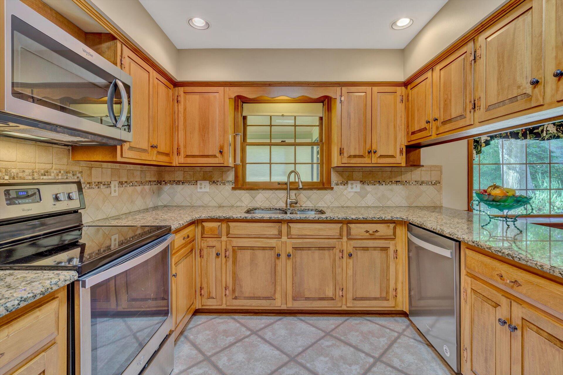 5521 McVitty Road Roanoke, VA 24018 - Photo 13 of 49 13-100120210008