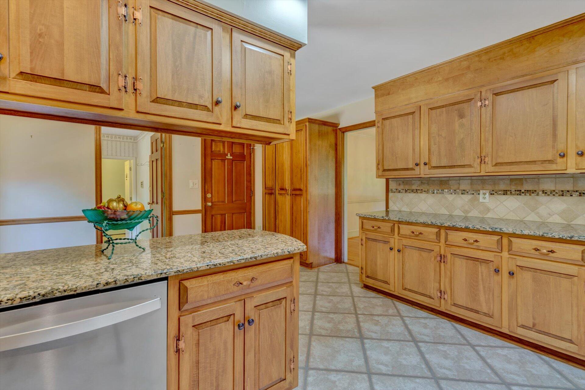 5521 McVitty Road Roanoke, VA 24018 - Photo 14 of 49 14-100120210009