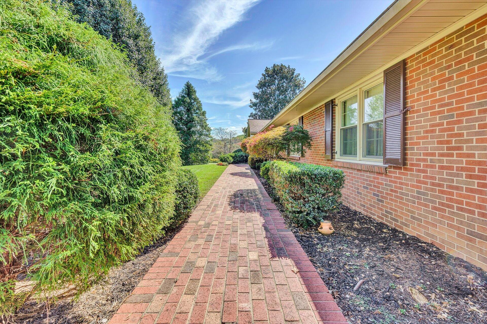 5521 McVitty Road Roanoke, VA 24018 - Photo 5 of 49 05-100120210035