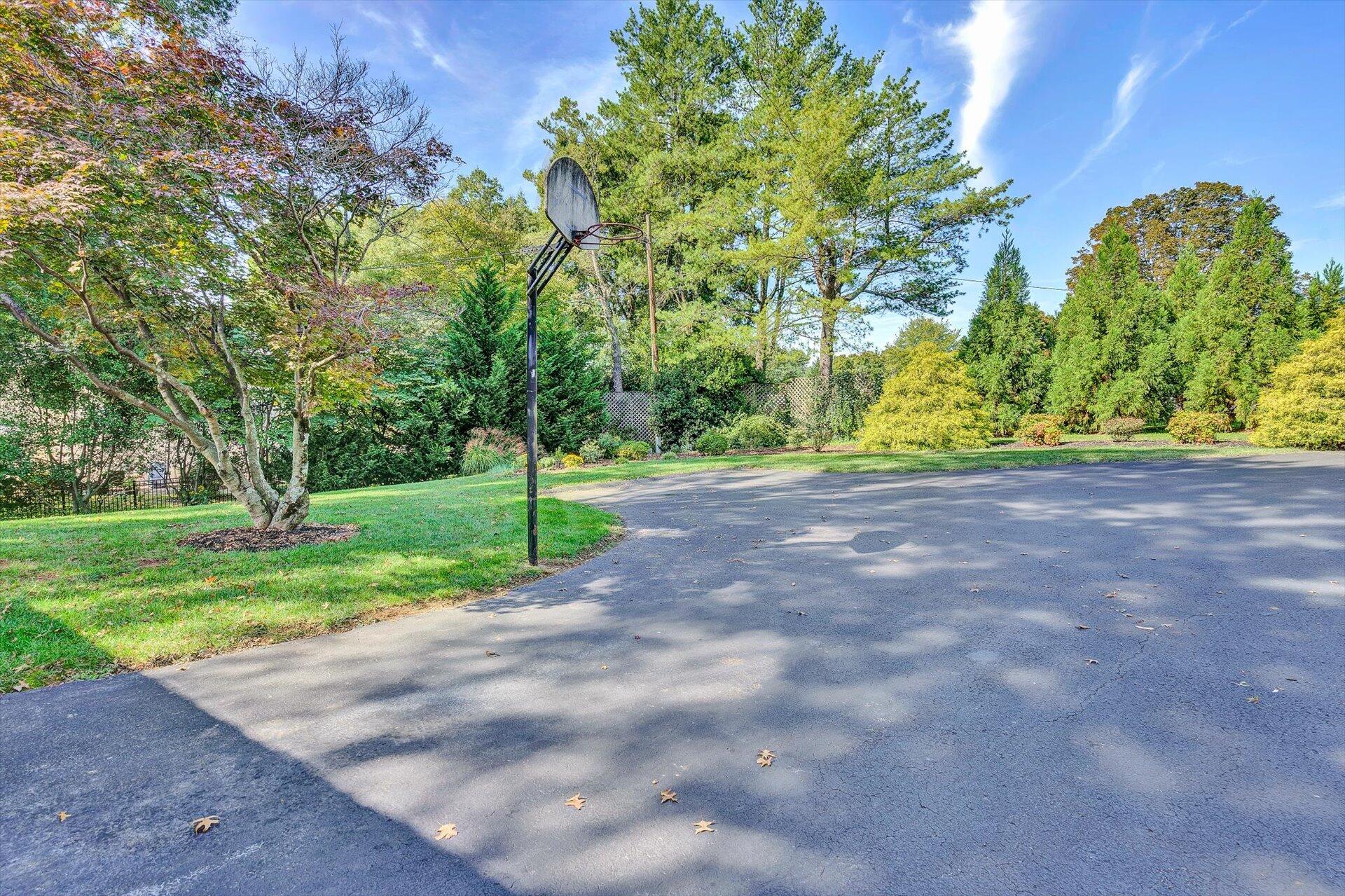 5521 McVitty Road Roanoke, VA 24018 - Photo 46 of 49 46-100120210046