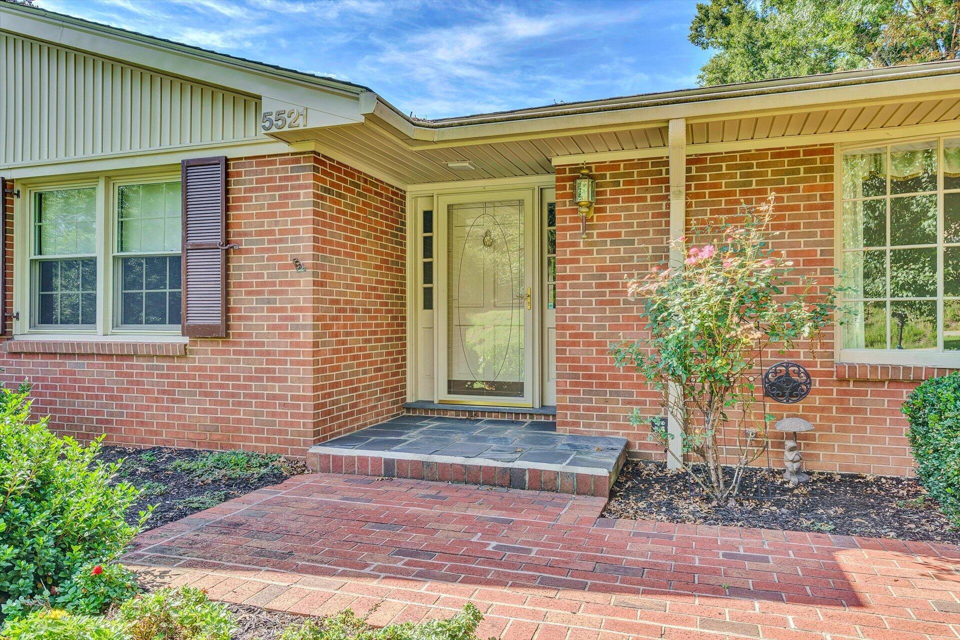 5521 McVitty Road Roanoke, VA 24018 - Photo 6 of 49 06-100120210036
