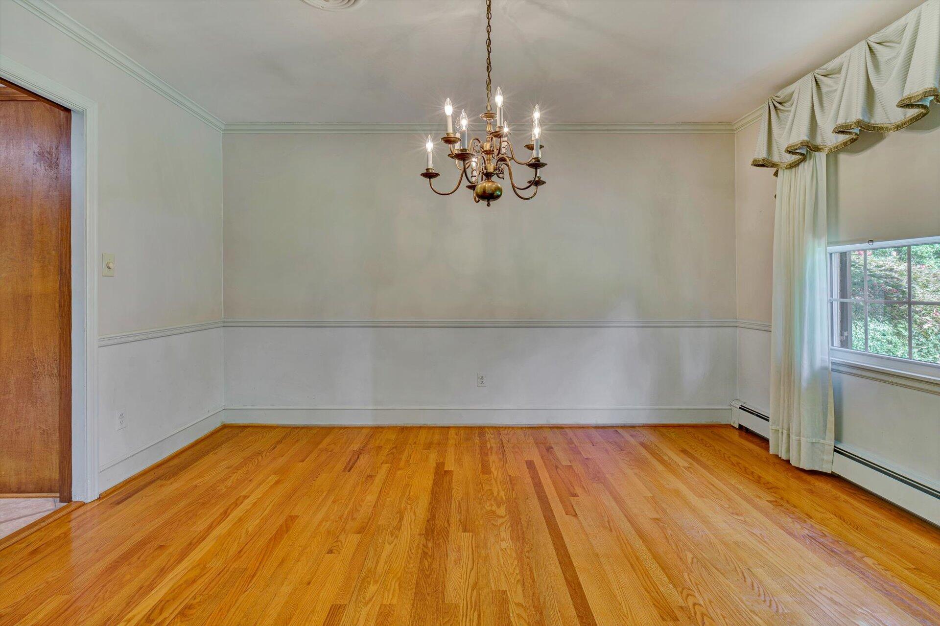 5521 McVitty Road Roanoke, VA 24018 - Photo 10 of 49 10-100120210005