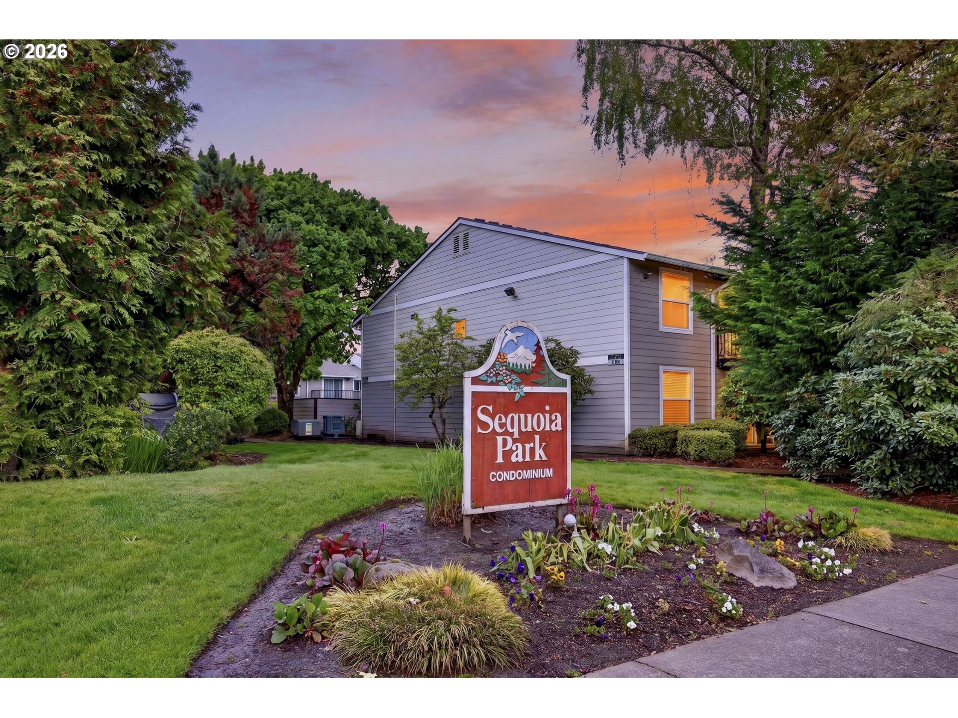 5470 Southwest Alger Avenue, Unit 1 Beaverton, OR 97005 - Photo 2 of 21