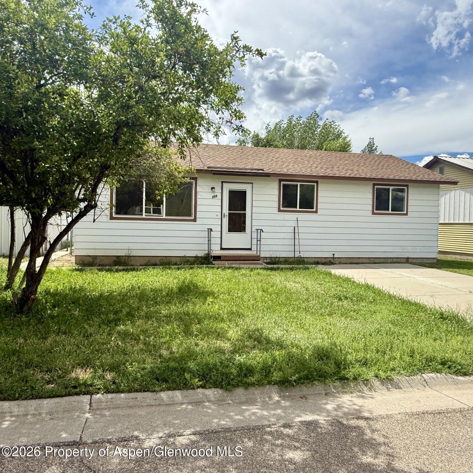 868 Washington Street Craig, CO 81625 - Photo 3 of 27 image4