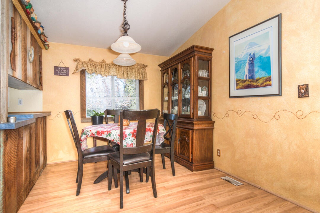 14555 Southeast Crow Road Prineville, OR 97754 - Photo 10 of 29 dining area