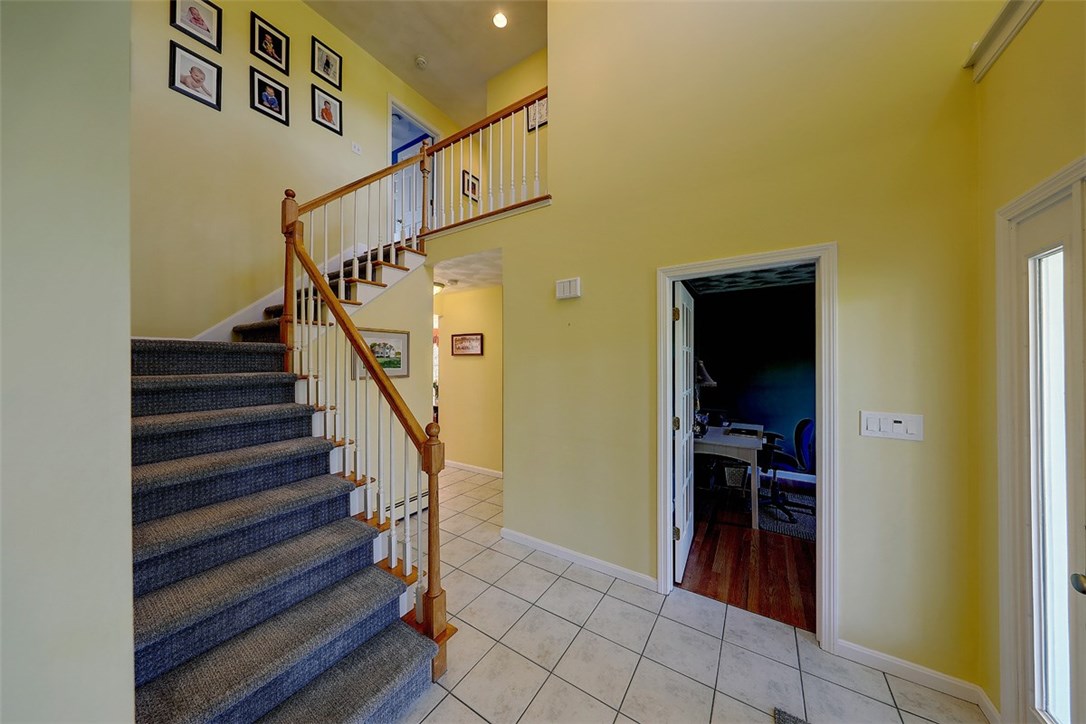 18 Windsong Road Cumberland, RI 02864 - Photo 4 of 40