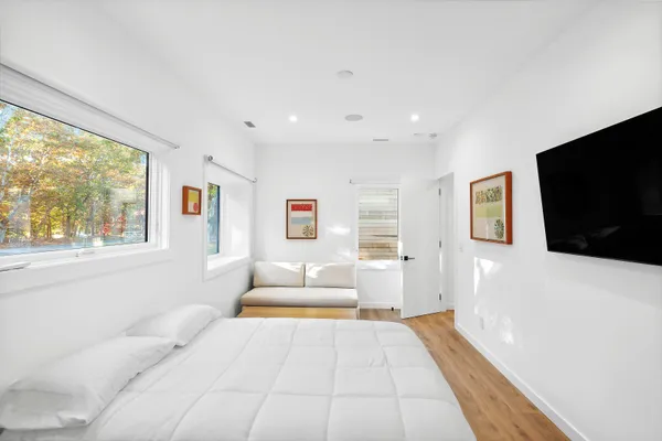 $27,500 | 17 Fenmarsh Road, East Hampton, NY 11937