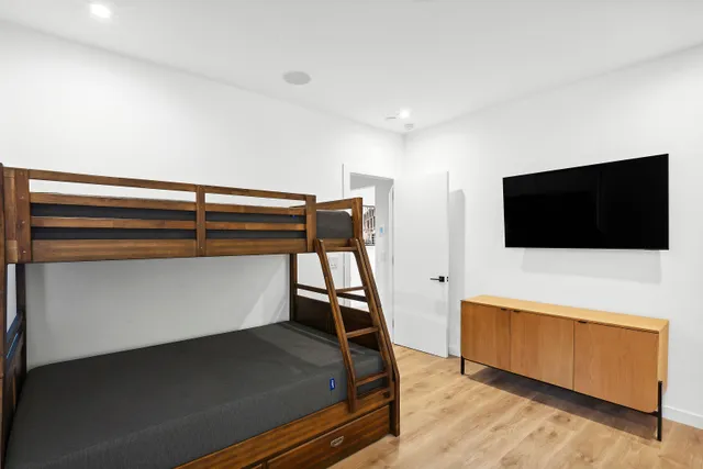 $27,500 | 17 Fenmarsh Road, East Hampton, NY 11937