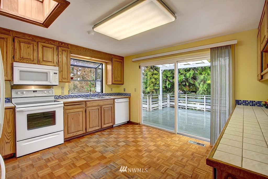 2616 Northeast 19th Street Renton, WA 98056 - Photo 5 of 18