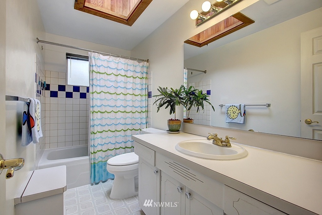 2616 Northeast 19th Street Renton, WA 98056 - Photo 8 of 18