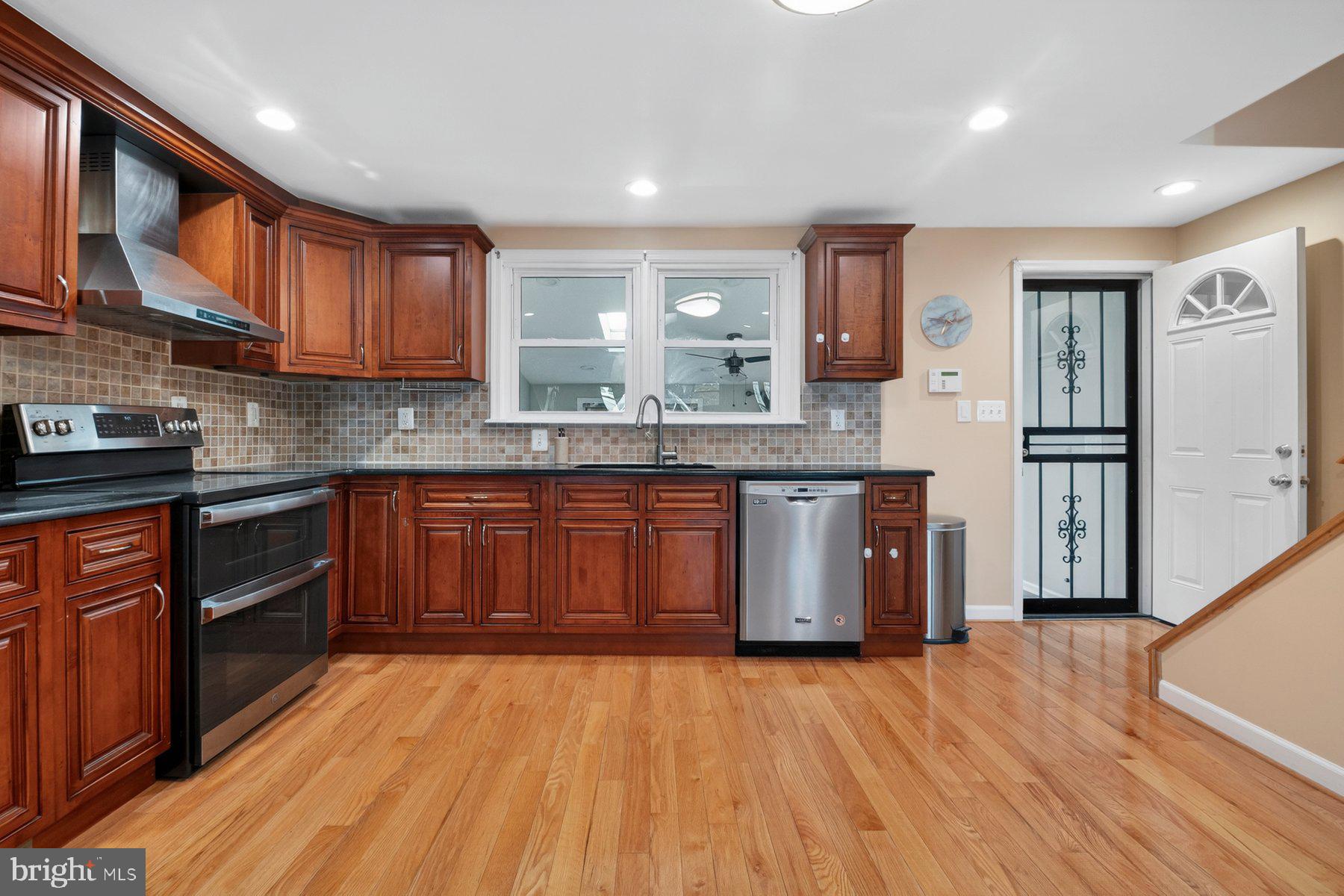 643 47th Street Baltimore, MD 21224 - Photo 10 of 35