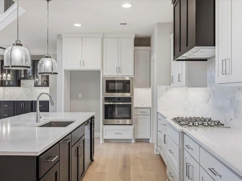 8013 Round Prairie Street Shawnee, KS 66218 - Photo 14 of 65