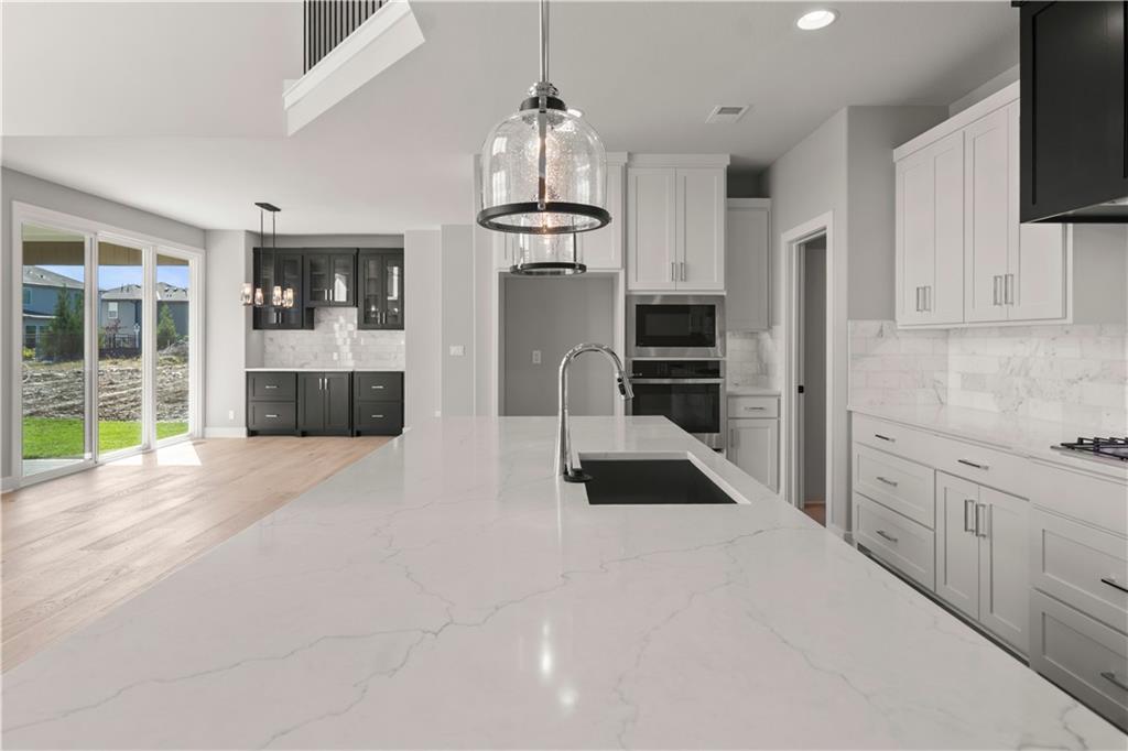 8013 Round Prairie Street Shawnee, KS 66218 - Photo 19 of 65