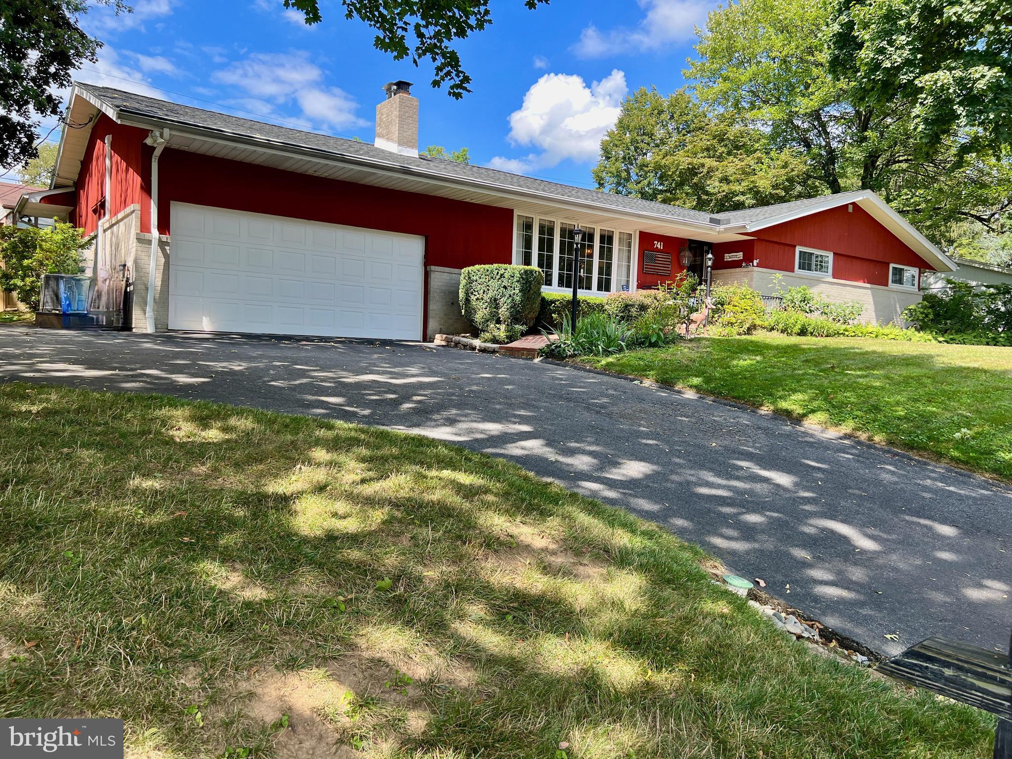 741 Greendale Road York, PA 17403 - Photo 3 of 45 Gallery Image 3