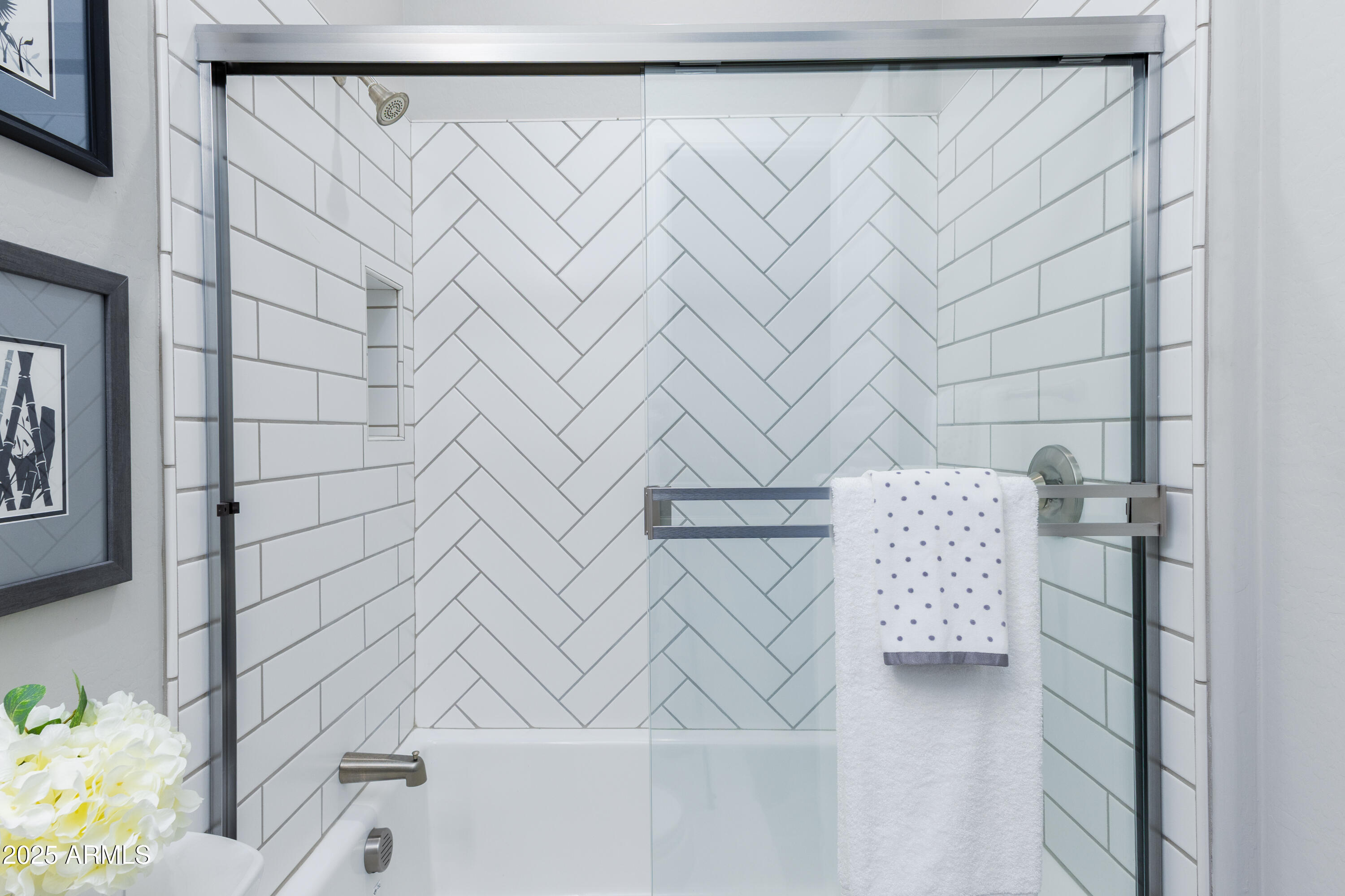 17621 Blaze Lane Rio Verde, AZ 85263 - Photo 24 of 57 17621 Blaze Ln Updated Guest Bathroom-3