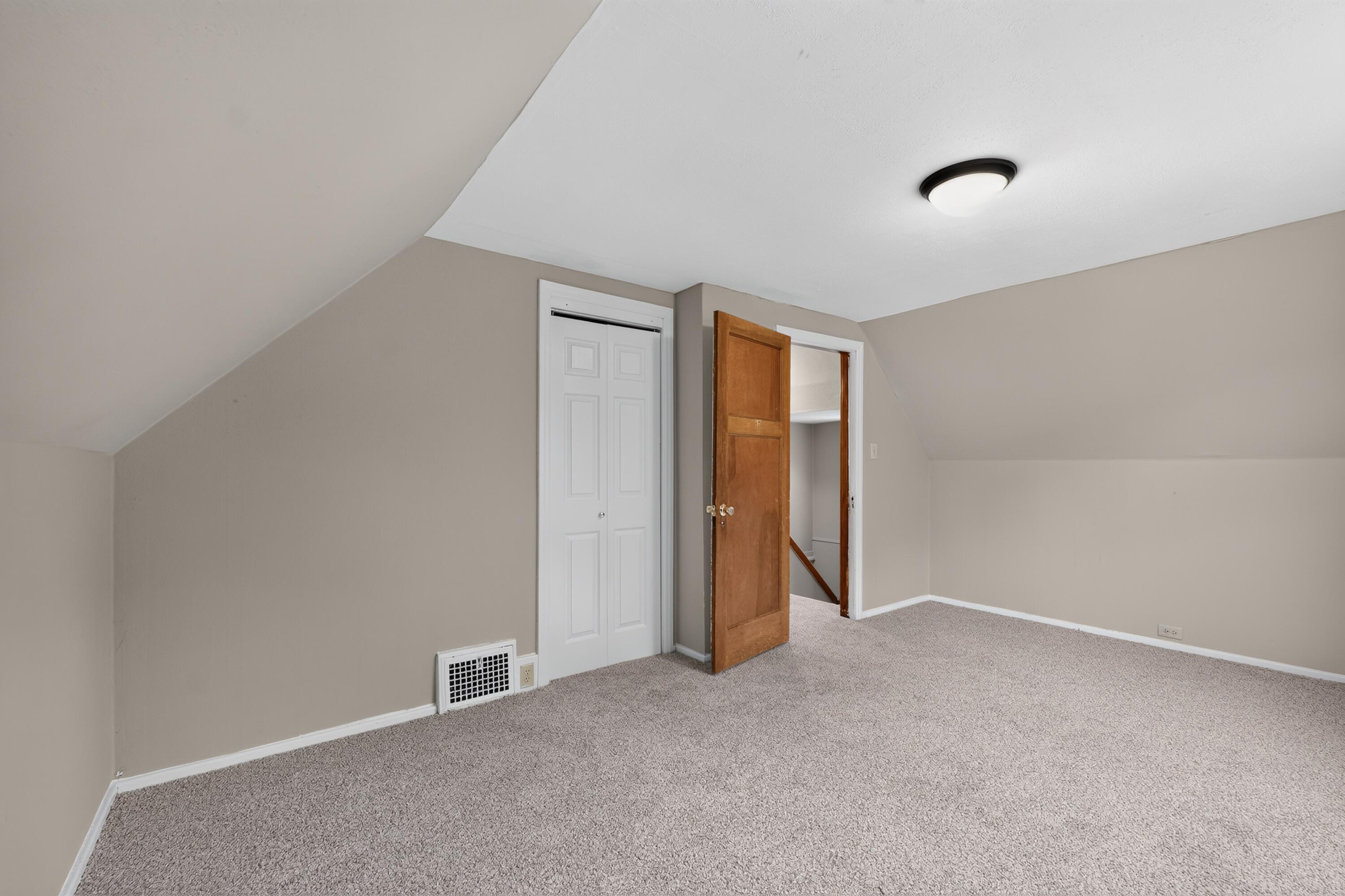 4109 North 39th Street Milwaukee, WI 53216 - Photo 23 of 37 20_4109_N_39th_St-Living_room-8786