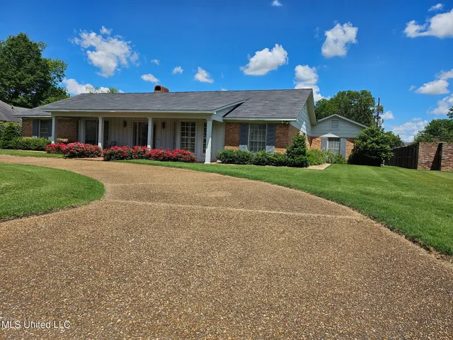 $329,500 | 719 Sumner Avenue, Greenwood, MS 38930