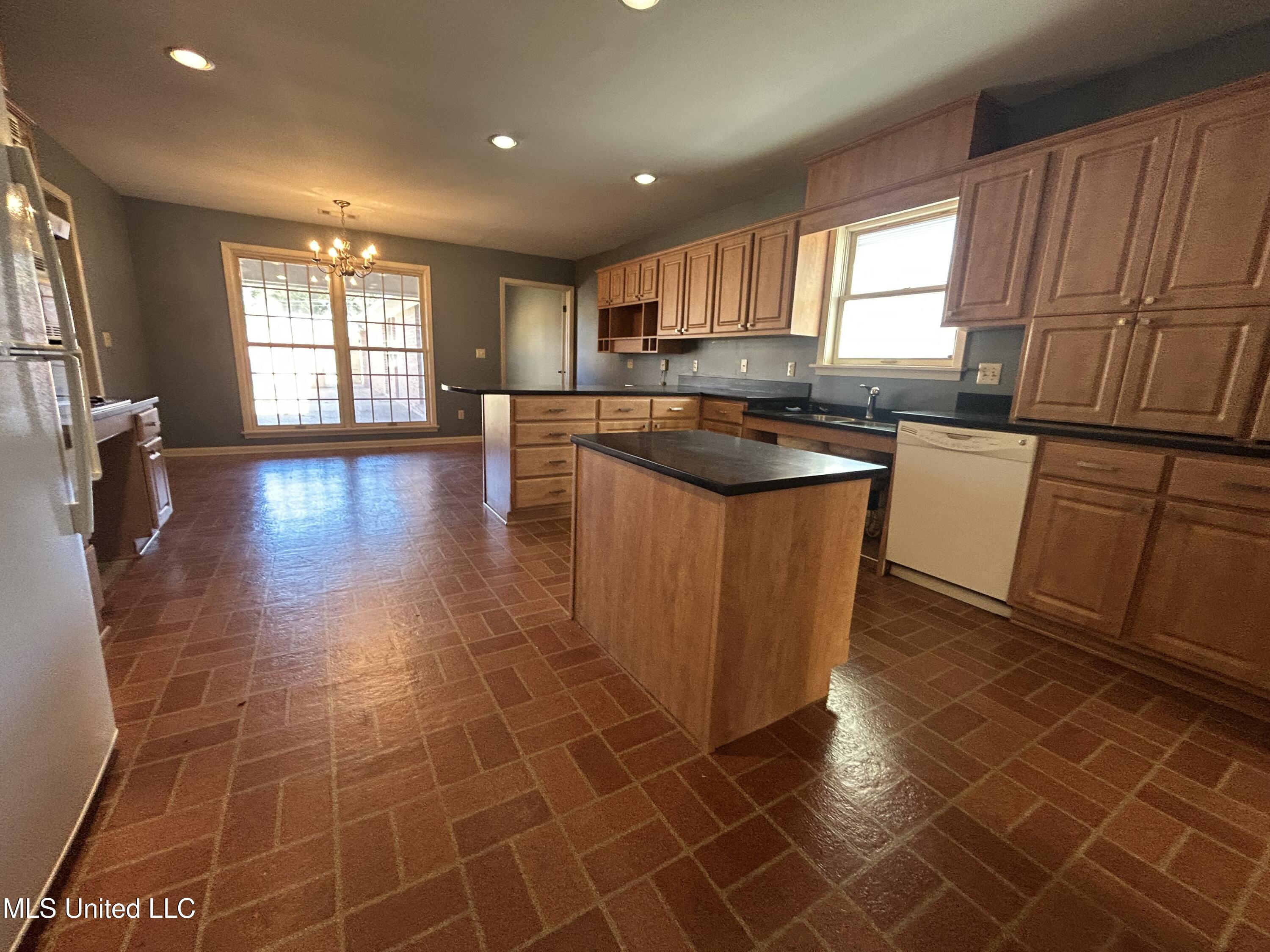 719 Sumner Avenue Greenwood, MS 38930 - Photo 3 of 6 IMG_4487